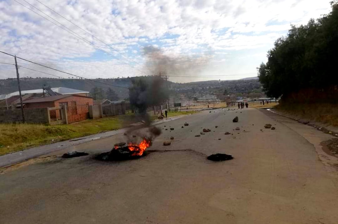 Ficksburg Shutdown. "The Mayor must go!" 