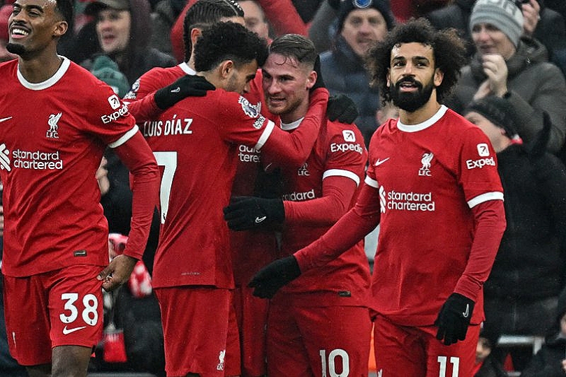 According to sources, Feyenoord head Slot is leading the competition for the Liverpool position.